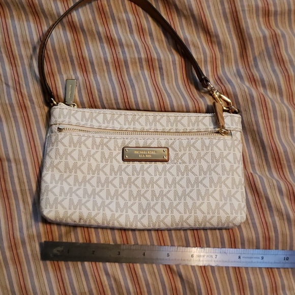Michael Kors wristlet - Picture 2 of 4